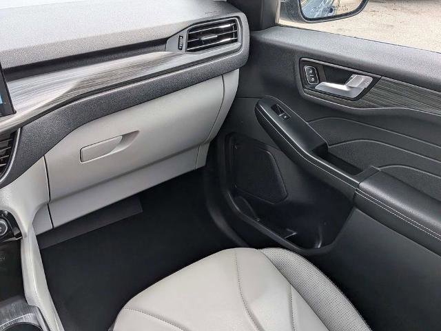 Certified 2025 Ford Escape SE w/ PHEV Premium Package image 17