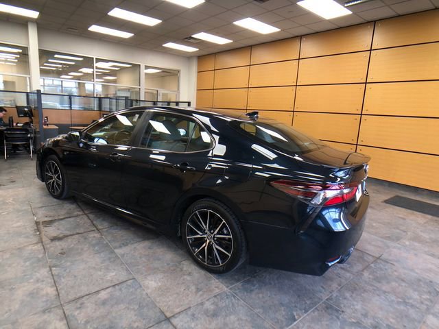 Used 2021 Toyota Camry SE AWD/4WD image 3