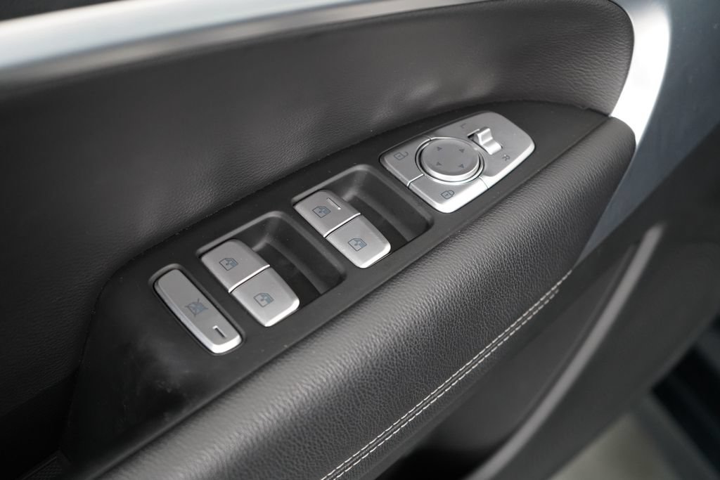 Used 2023 Genesis G70 2.0T AWD/4WD image 27
