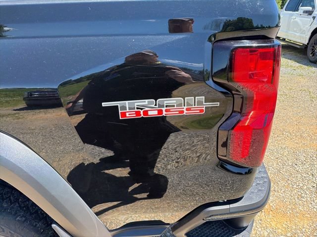 Used 2023 Chevrolet Colorado Trail Boss w/ LPO, Dark Essentials Package AWD/4WD image 7