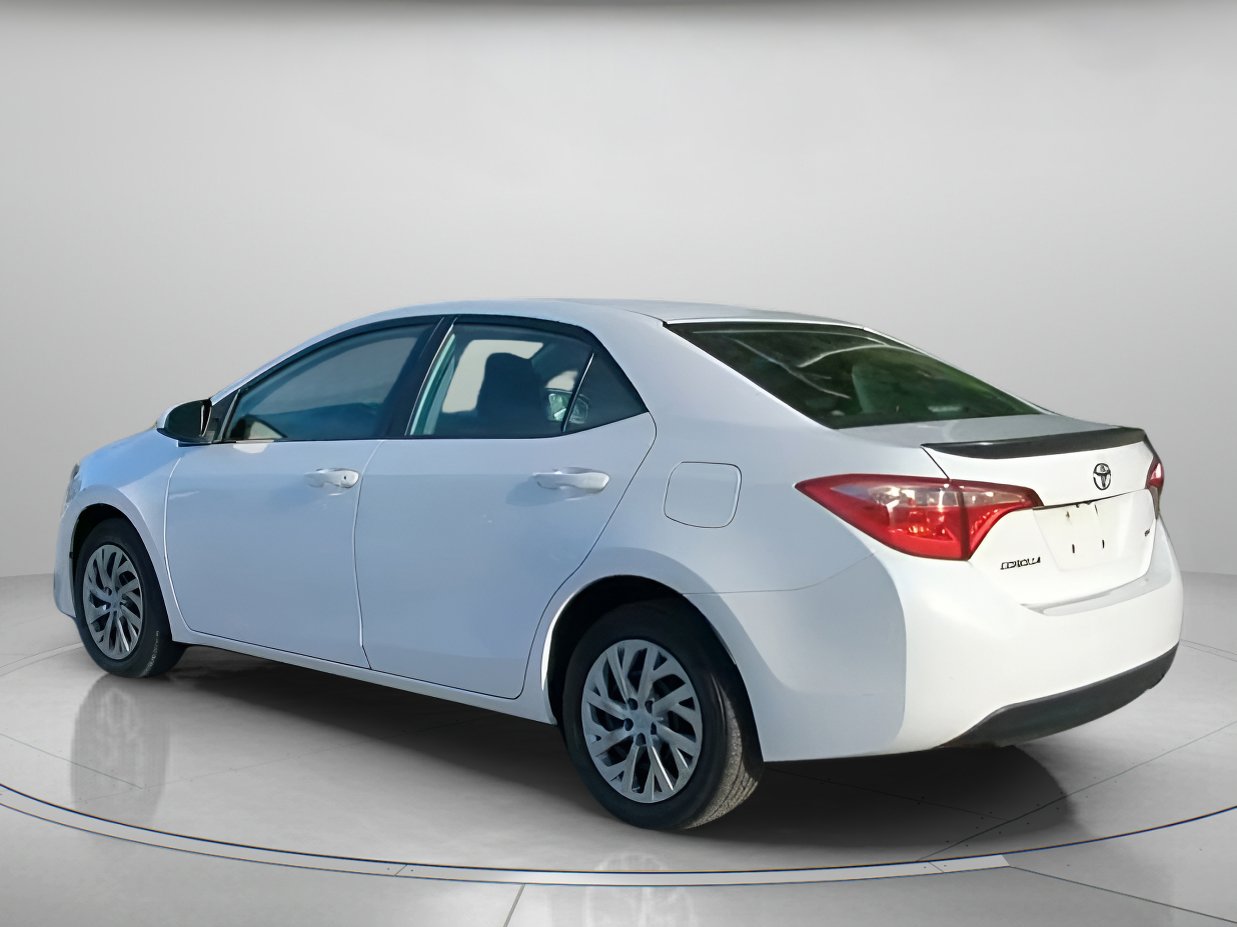 Used 2018 Toyota Corolla LE image 19