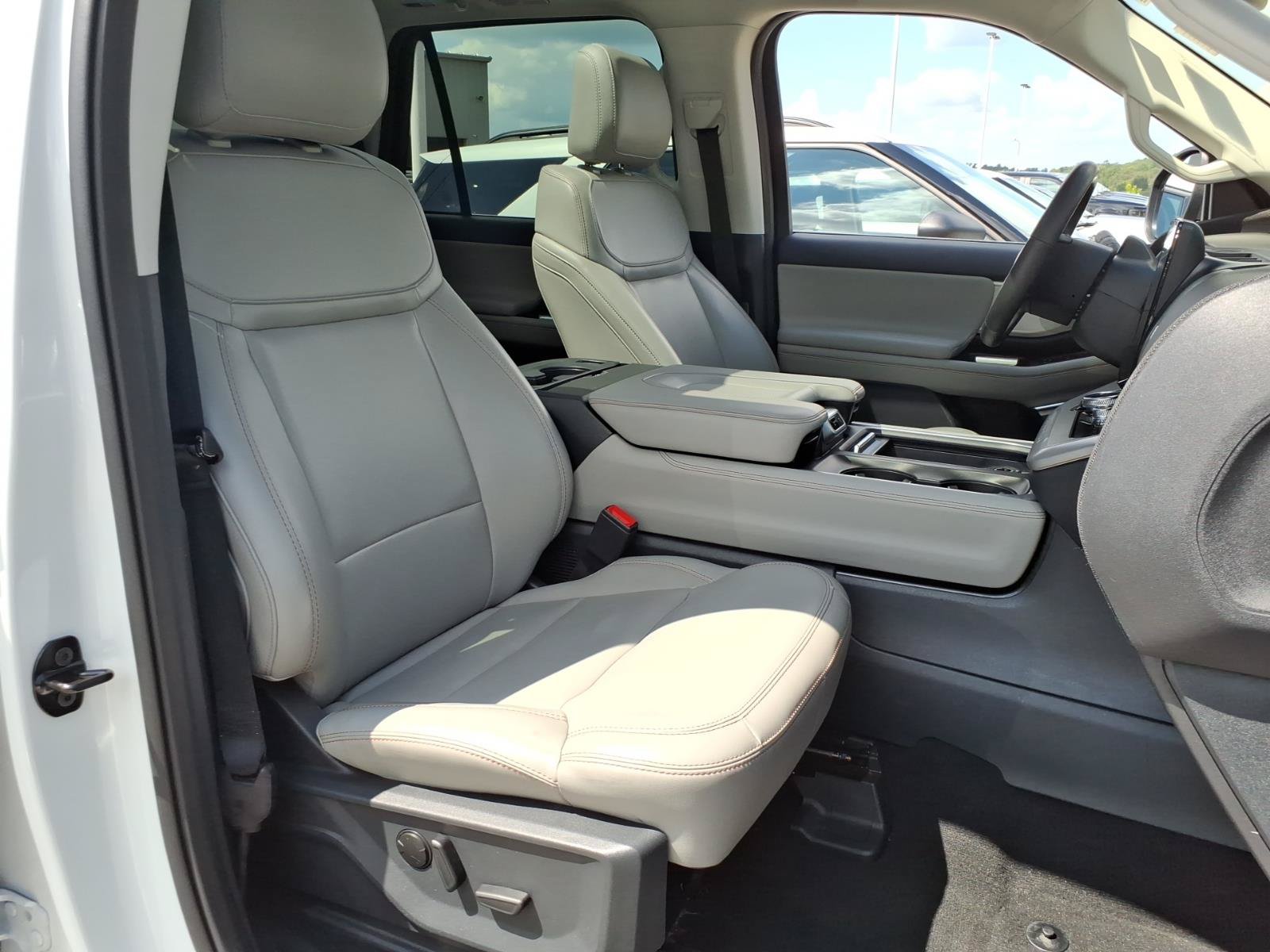 Certified 2025 Ford Expedition Active AWD/4WD image 7