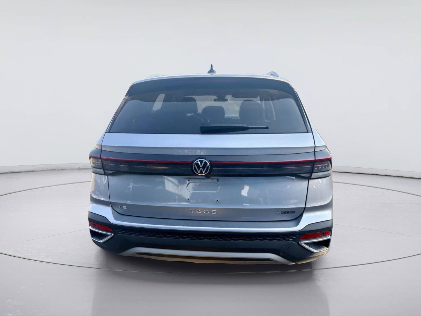 Used 2025 Volkswagen Taos SE AWD/4WD image 5