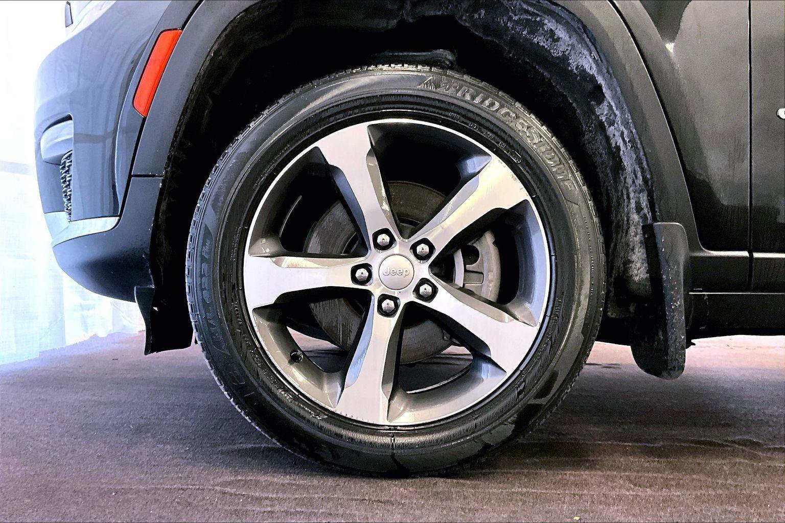 Used 2023 Jeep Grand Cherokee L Limited image 8