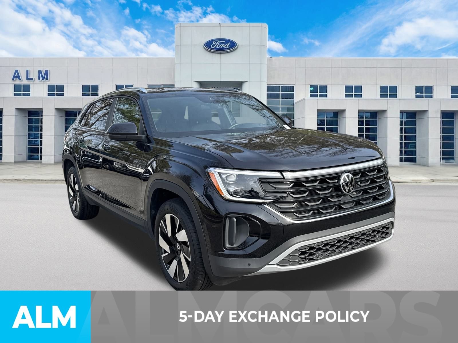 Used 2025 Volkswagen Atlas Cross Sport SE image 3