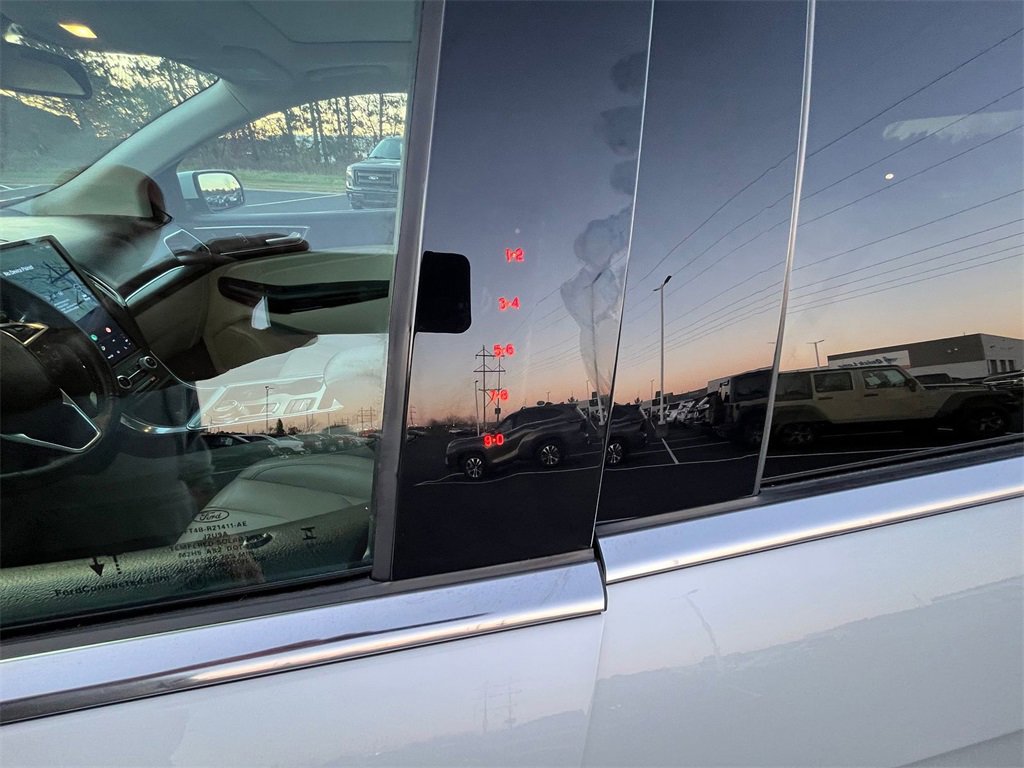 Certified 2022 Ford Edge Titanium w/ Class II Trailer Tow Package image 9