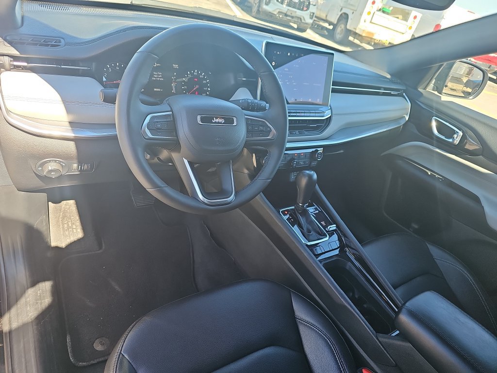Used 2025 Jeep Compass Limited AWD/4WD image 15