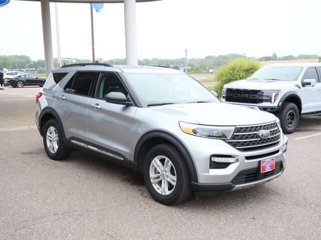 Certified 2022 Ford Explorer XLT w/ Equipment Group 202A AWD/4WD image 3