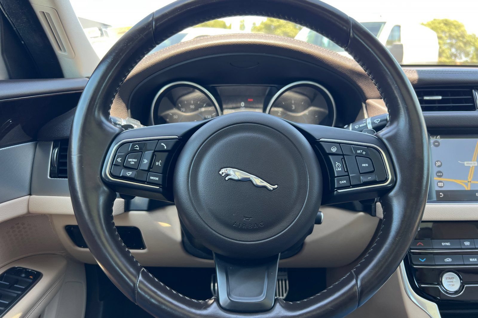 Used 2017 Jaguar XF Prestige RWD image 23