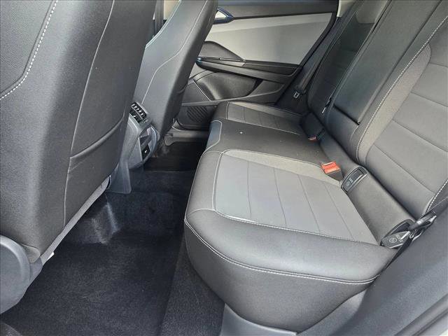 Used 2024 Volkswagen Taos SE FWD image 18
