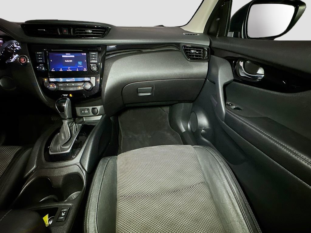 Used 2021 Nissan Rogue Sport SV w/ Technology Package image 32