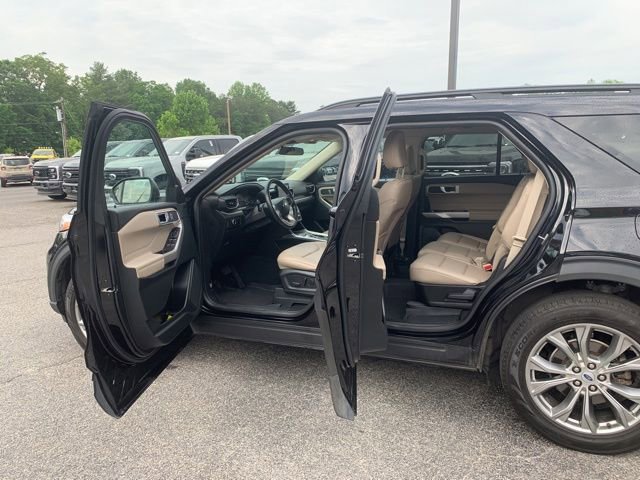 Certified 2023 Ford Explorer XLT w/ Equipment Group 202A AWD/4WD image 18