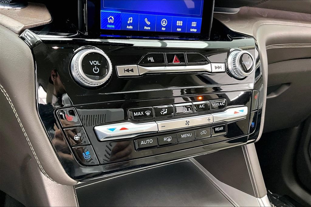 Certified 2024 Ford Explorer Platinum w/ Technology Package AWD/4WD image 32
