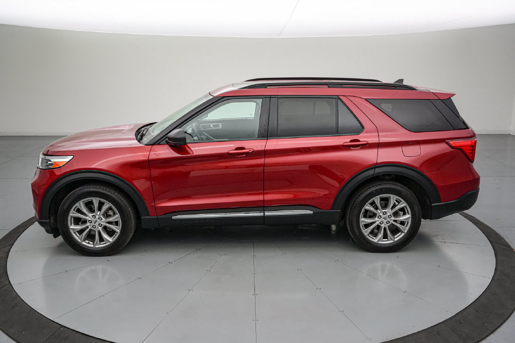 Certified 2024 Ford Explorer XLT w/ Equipment Group 202A AWD/4WD image 7