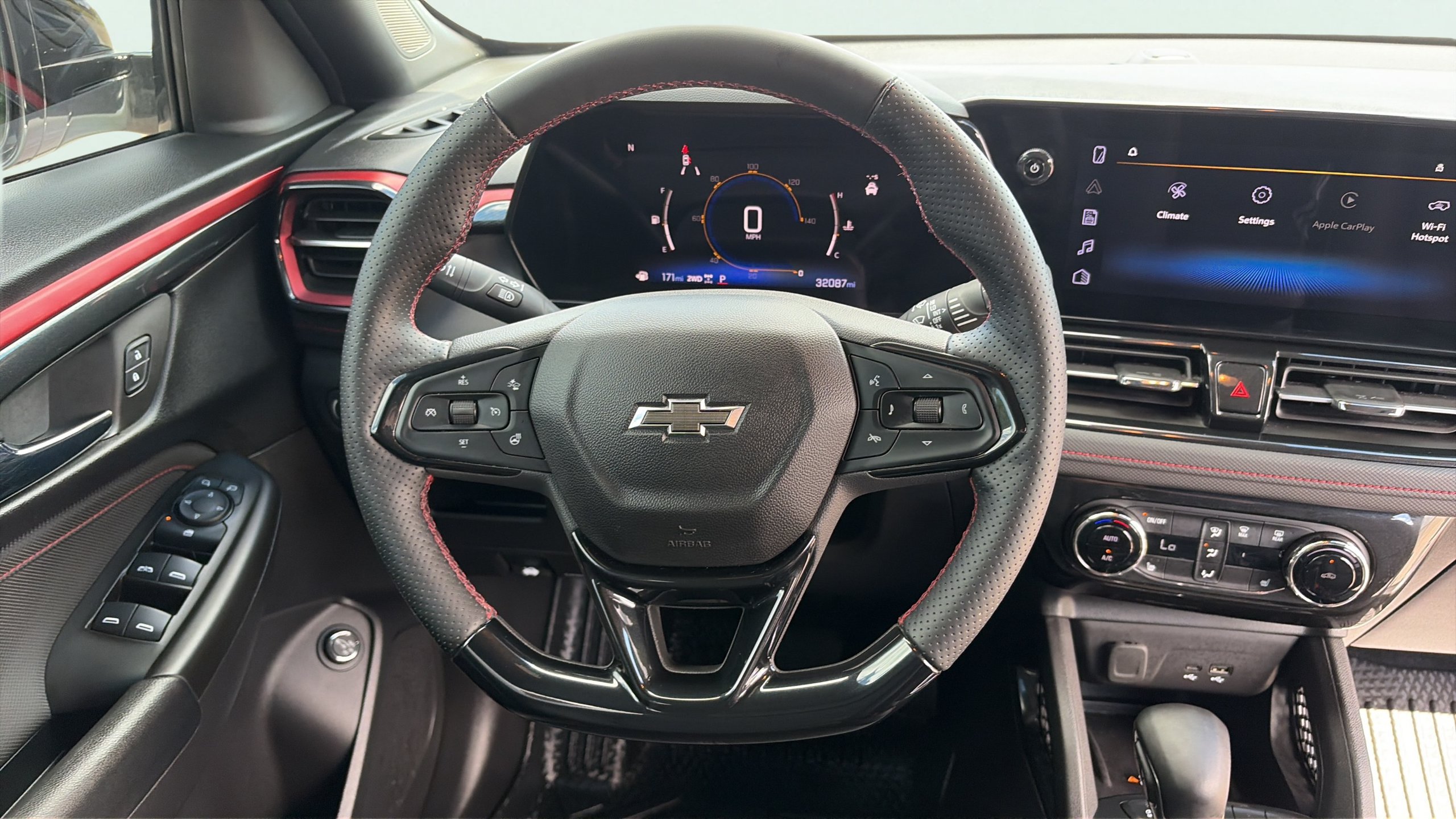 Used 2025 Chevrolet TrailBlazer RS w/ Convenience Package AWD/4WD image 17