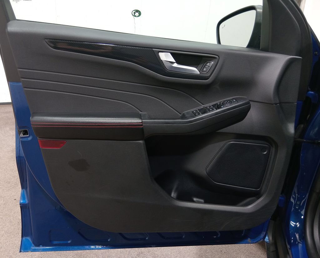 Certified 2023 Ford Escape ST-Line AWD/4WD image 17