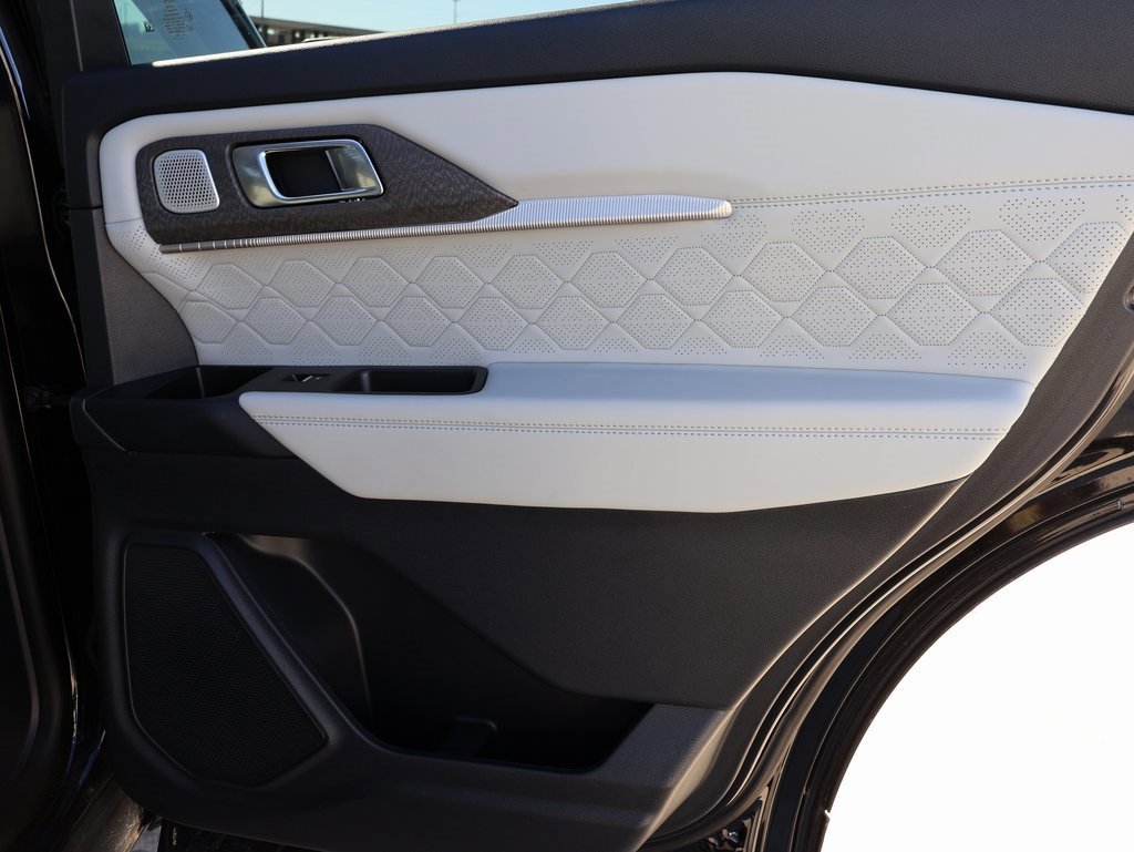 Certified 2025 Ford Explorer Platinum w/ LUX Leather Package image 11