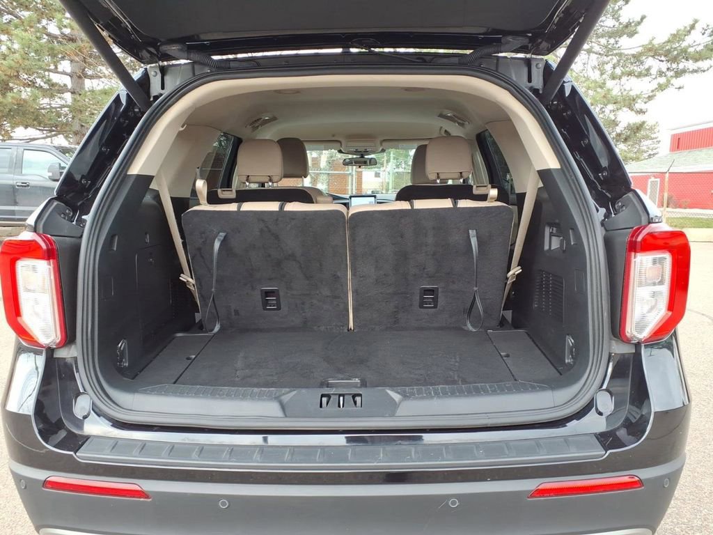 Certified 2023 Ford Explorer XLT w/ Equipment Group 202A image 10