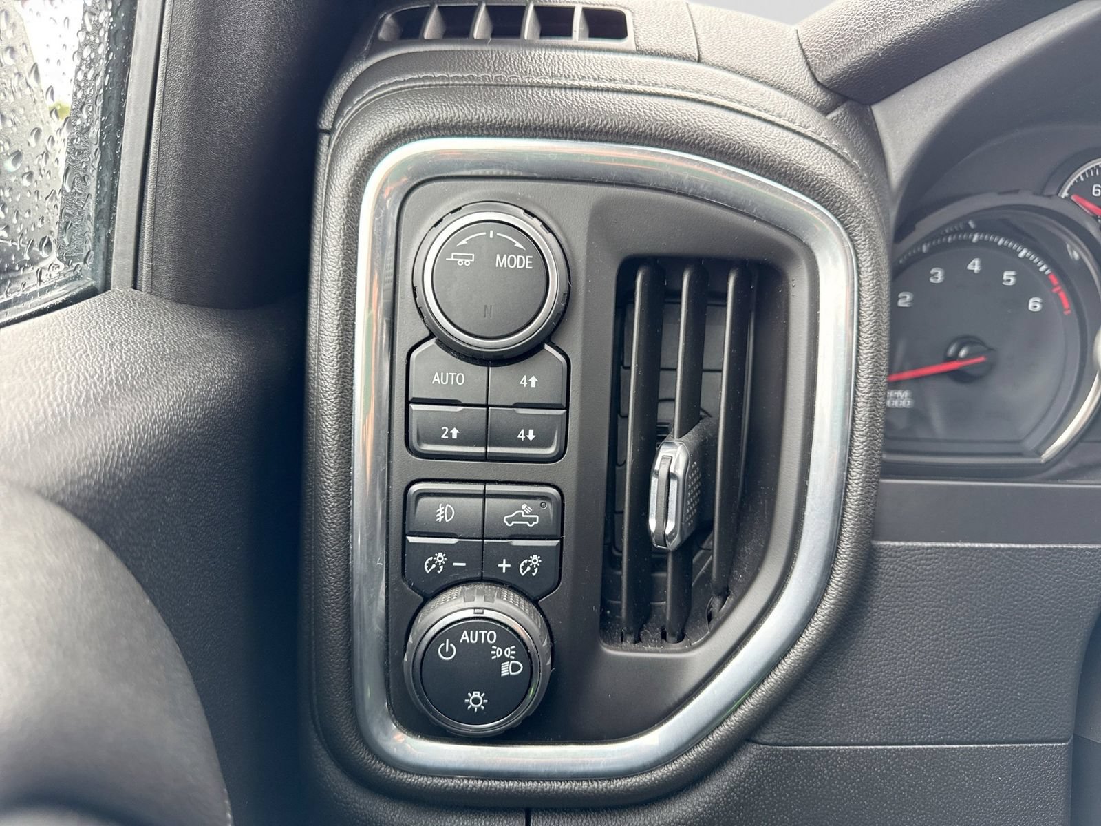 Used 2022 Chevrolet Silverado 1500 LT Trail Boss w/ Bed Protection Package AWD/4WD image 33
