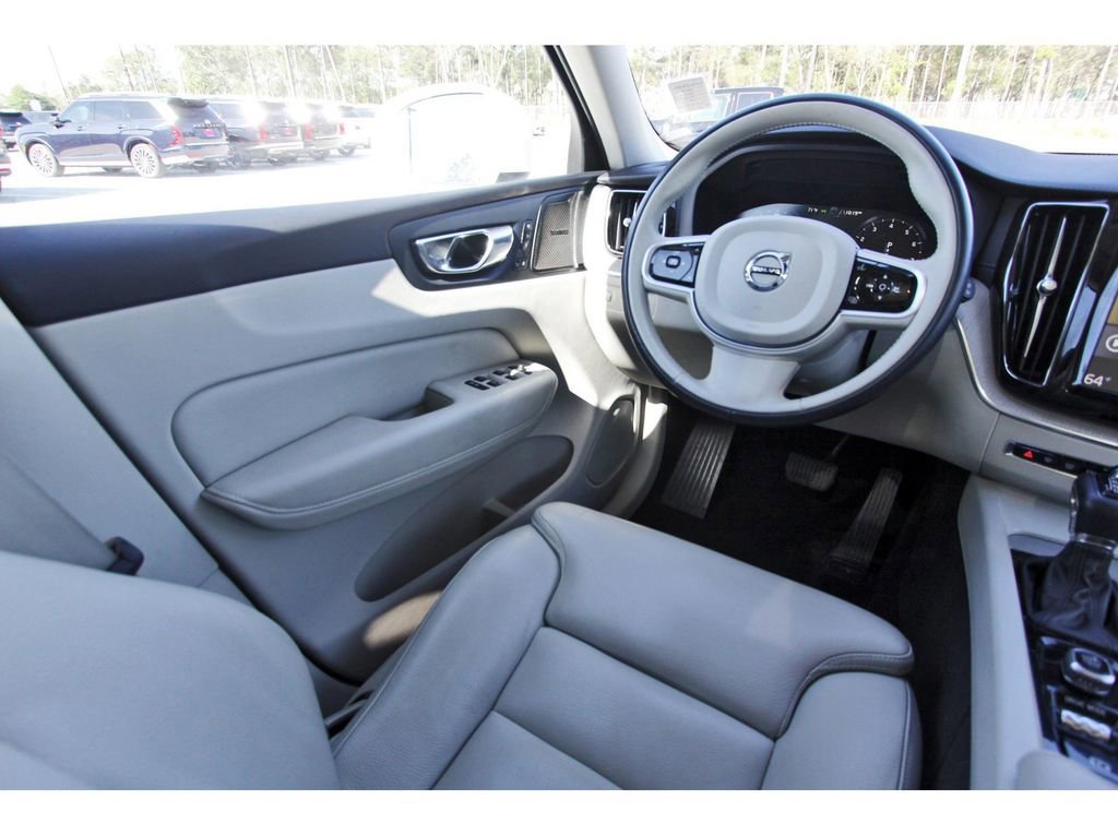 Used 2020 Volvo XC60 T6 Inscription w/ Protection Package Premier image 11