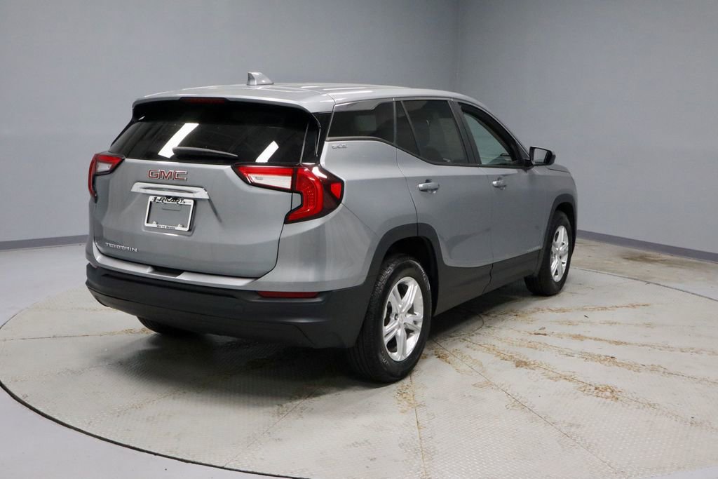 Used 2024 GMC Terrain SLE FWD image 10