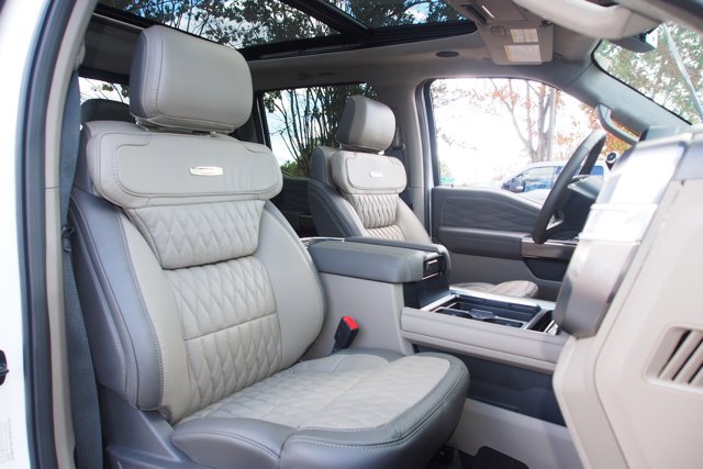 Certified 2025 Ford F450 Platinum w/ Platinum Plus Package image 12