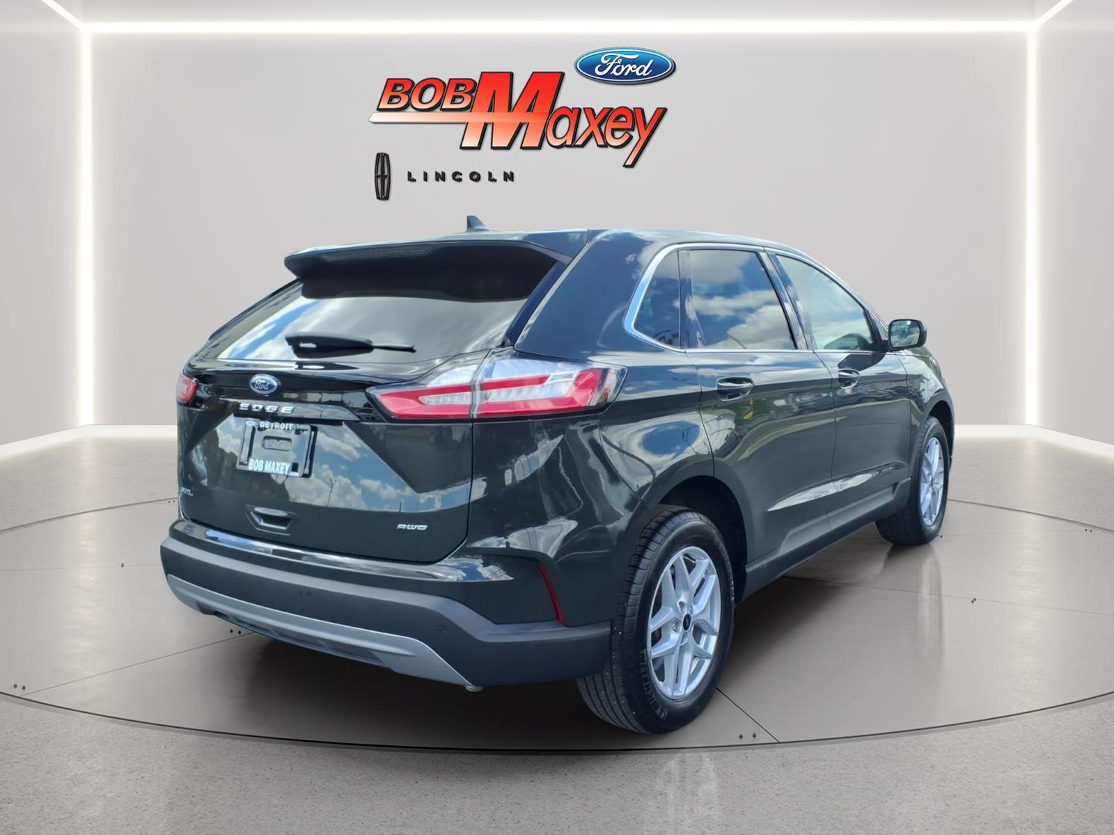 Certified 2024 Ford Edge SEL w/ Convenience Package AWD/4WD image 4