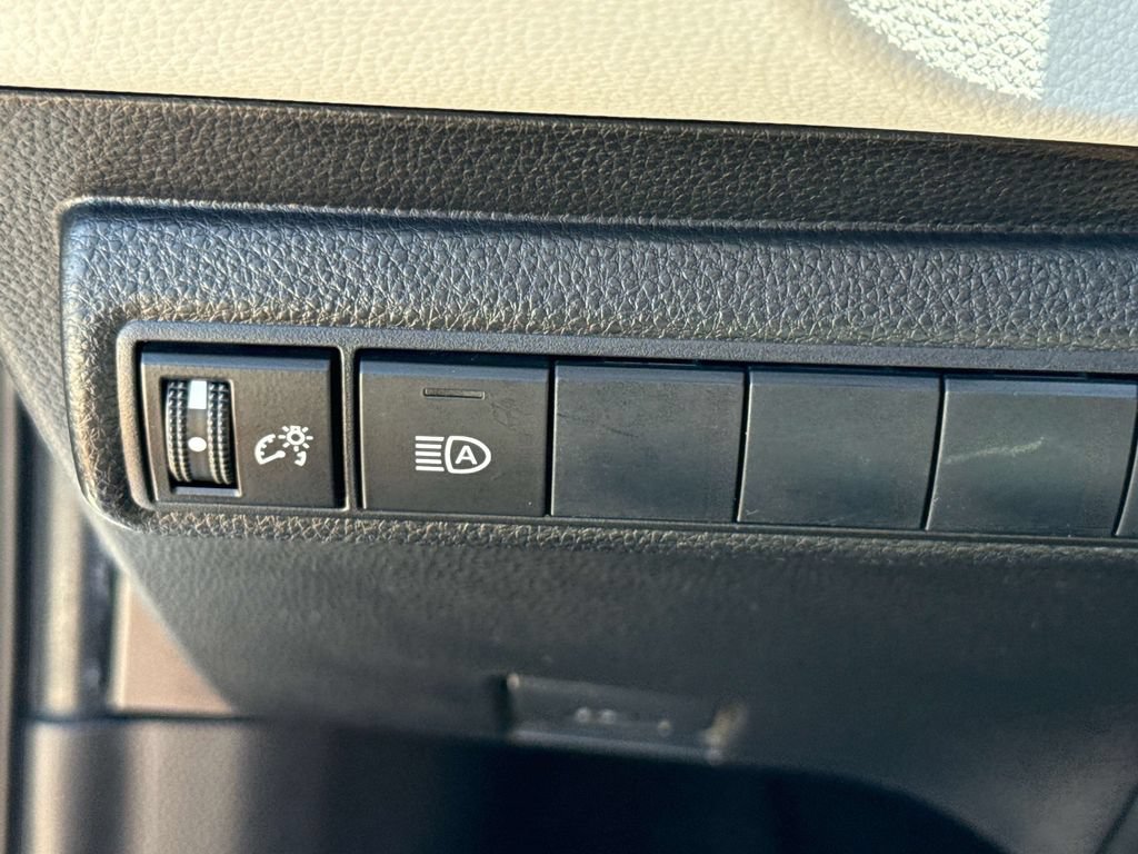 Used 2021 Toyota Corolla SE w/ Carpet Mat Package (TMS) FWD image 29