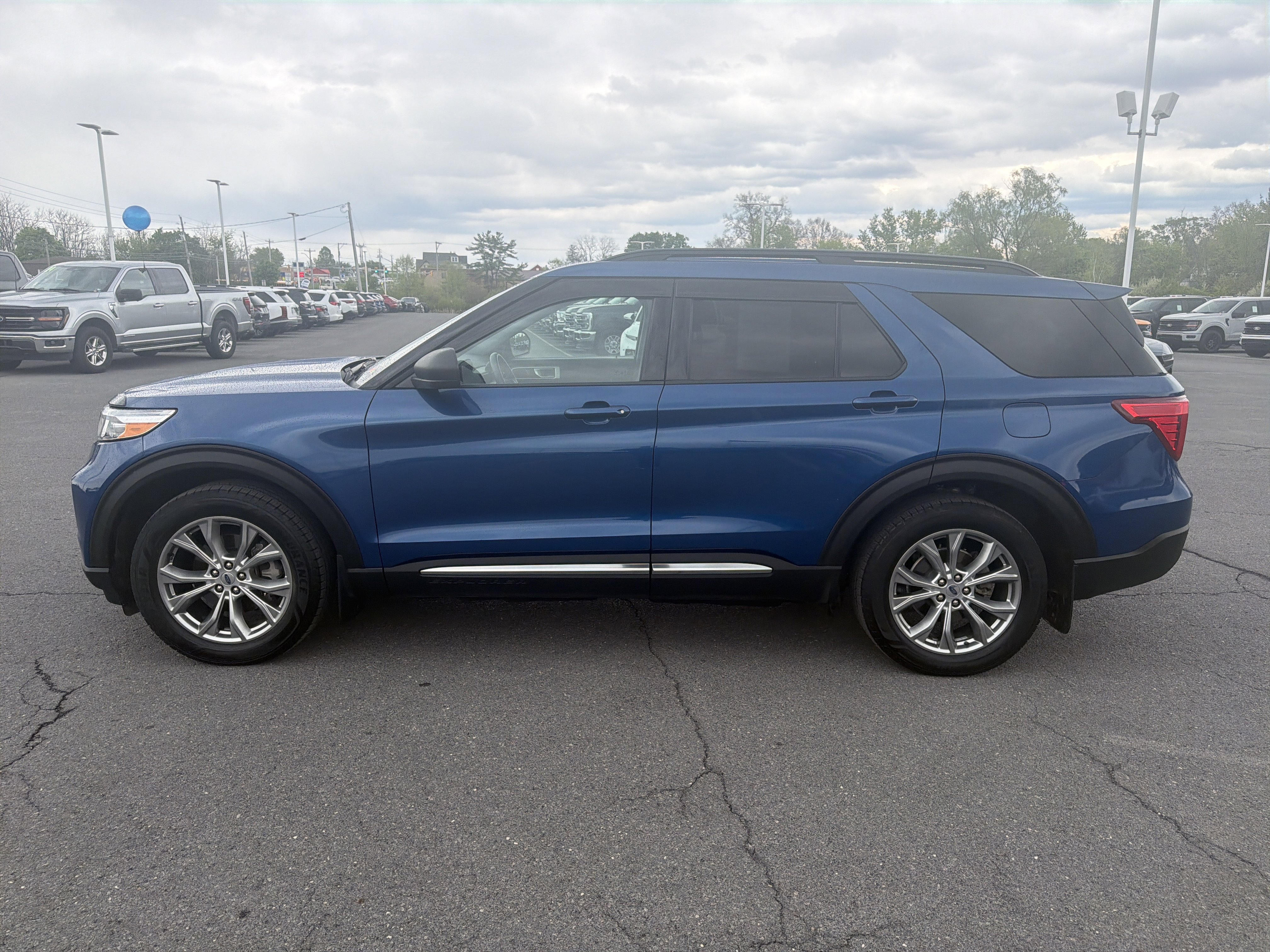 Certified 2020 Ford Explorer XLT w/ Equipment Group 202A AWD/4WD image 8
