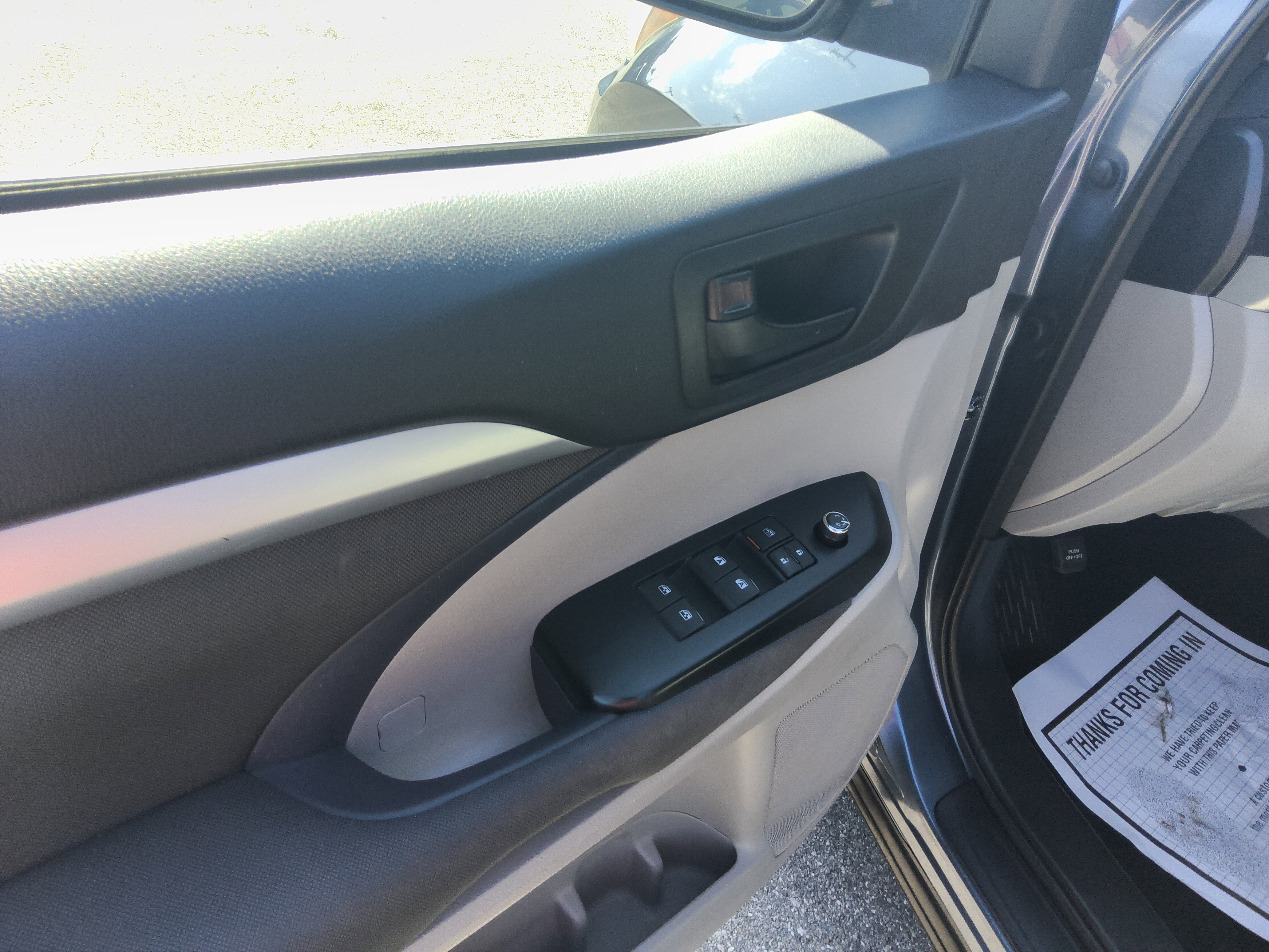 Used 2018 Toyota Highlander LE FWD image 16