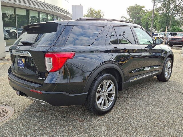Certified 2024 Ford Explorer XLT w/ Equipment Group 202A AWD/4WD image 7