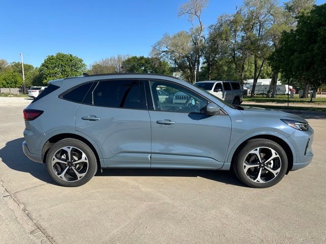 Certified 2023 Ford Escape ST-Line Elite w/ Premium Technology Package AWD/4WD image 7
