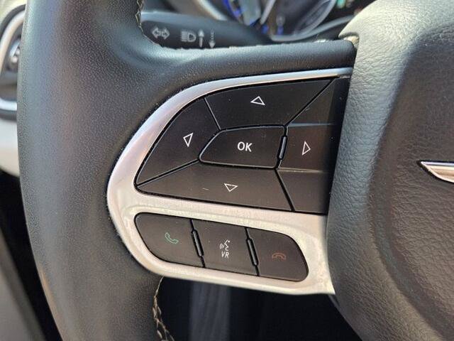 Used 2023 Chrysler Pacifica Touring-L FWD image 27