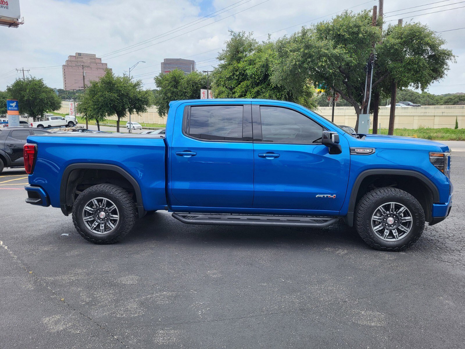 Used 2024 GMC Sierra 1500 AT4 AWD/4WD image 2