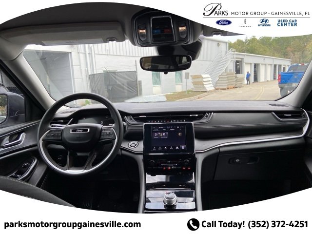 Used 2023 Jeep Grand Cherokee L Laredo image 17