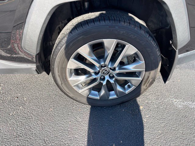 Used 2022 Toyota RAV4 XLE Premium FWD image 4
