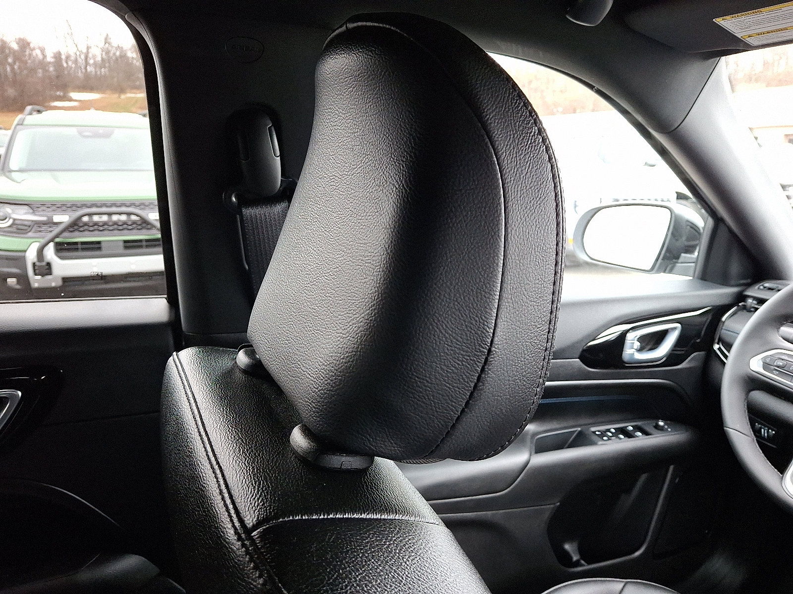 Used 2025 Jeep Compass Latitude w/ Altitude Special Edition image 13