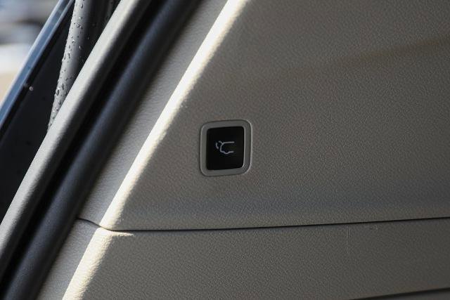 Used 2018 Chrysler Pacifica Touring-L Plus w/ Tire & Wheel Group image 15