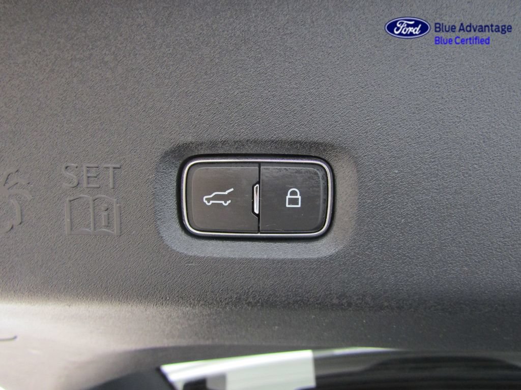 Certified 2025 Ford Expedition Active AWD/4WD image 46