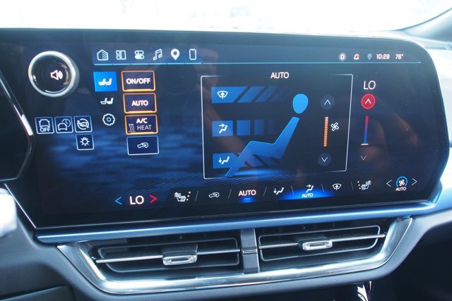Used 2026 Chevrolet Equinox EV LT FWD image 28