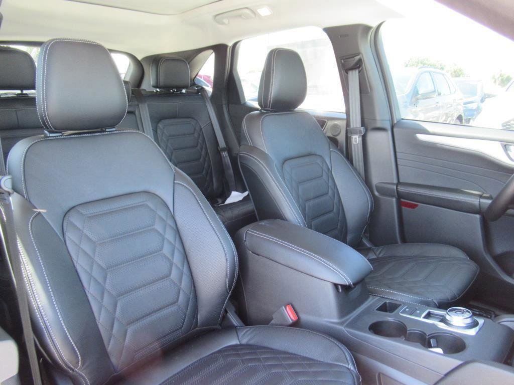 Certified 2024 Ford Escape PHEV w/ PHEV Premium Package image 10