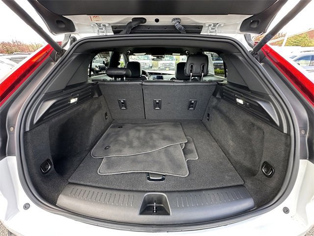 Used 2022 Cadillac XT4 Luxury w/ Cold Weather Package image 42