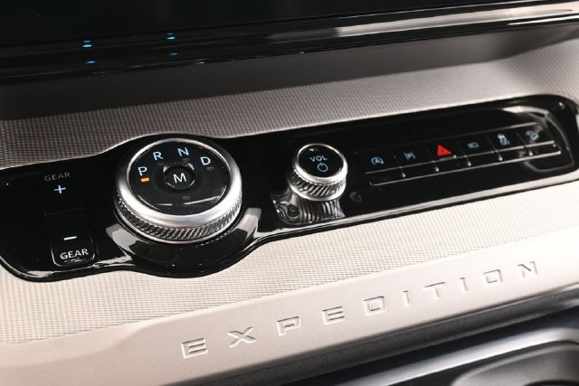 Certified 2025 Ford Expedition Active AWD/4WD image 25