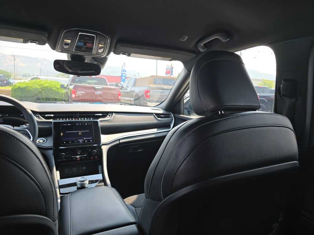 Used 2023 Jeep Grand Cherokee L Laredo AWD/4WD image 14