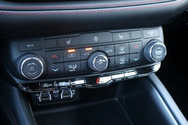 Used 2025 Dodge Durango GT image 34