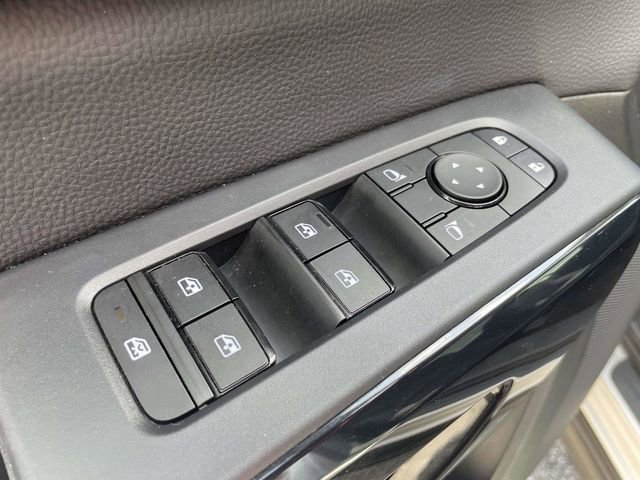 Used 2025 Nissan Pathfinder SV image 18