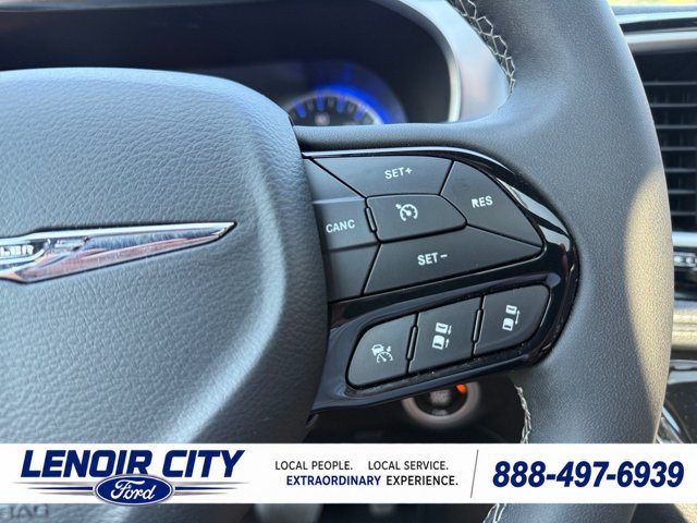 Used 2025 Chrysler Pacifica Limited FWD image 21