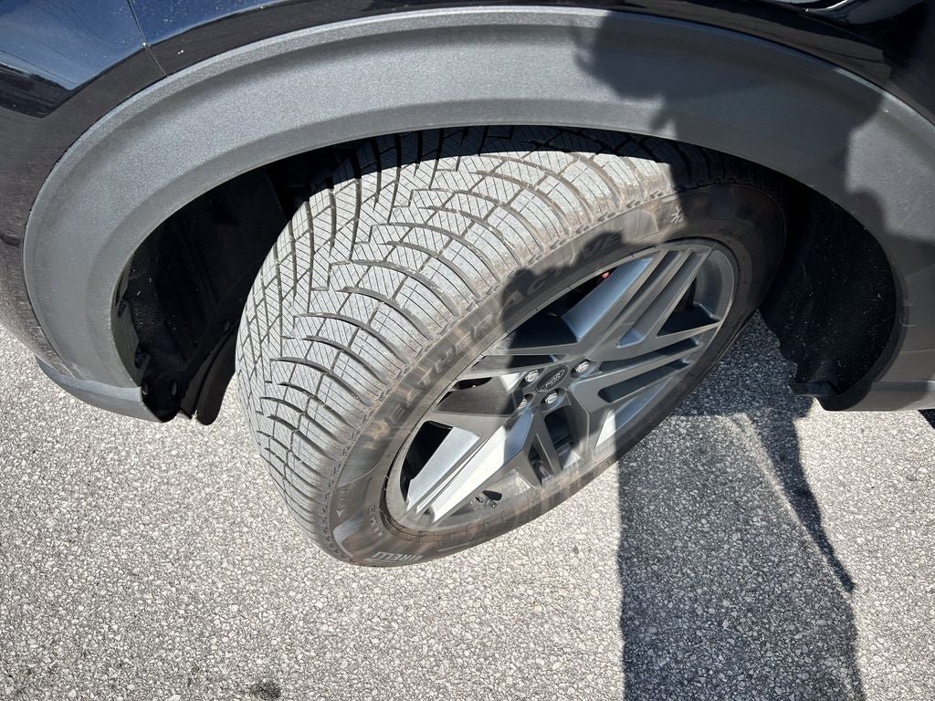 Certified 2025 Ford Explorer ST-Line w/ ST-Line Street Pack AWD/4WD image 40