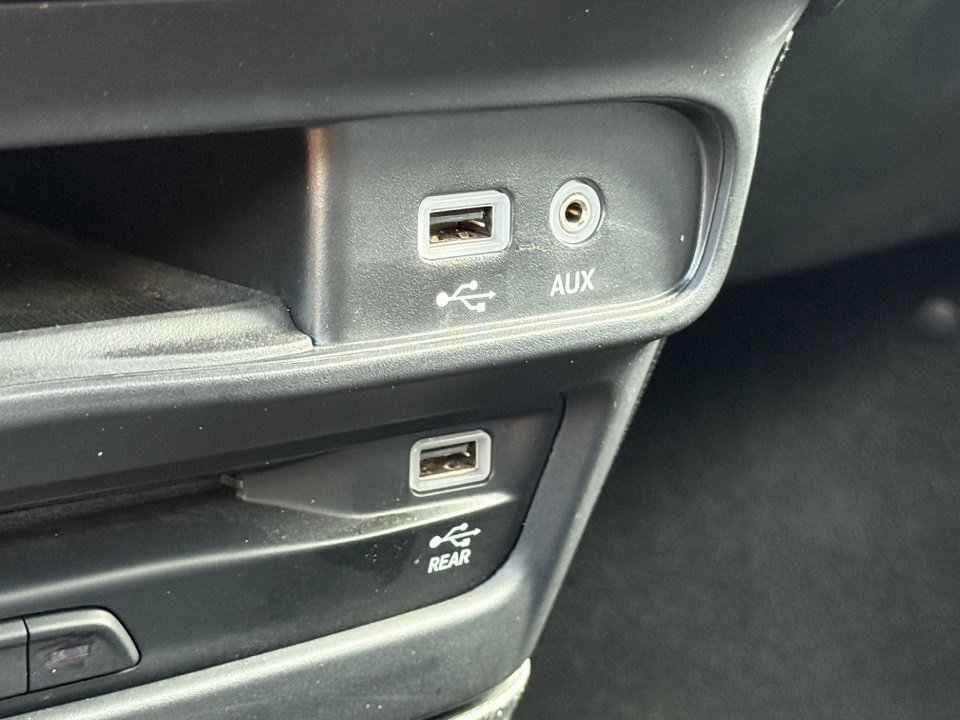 Used 2020 Chrysler Pacifica Touring-L Plus image 38