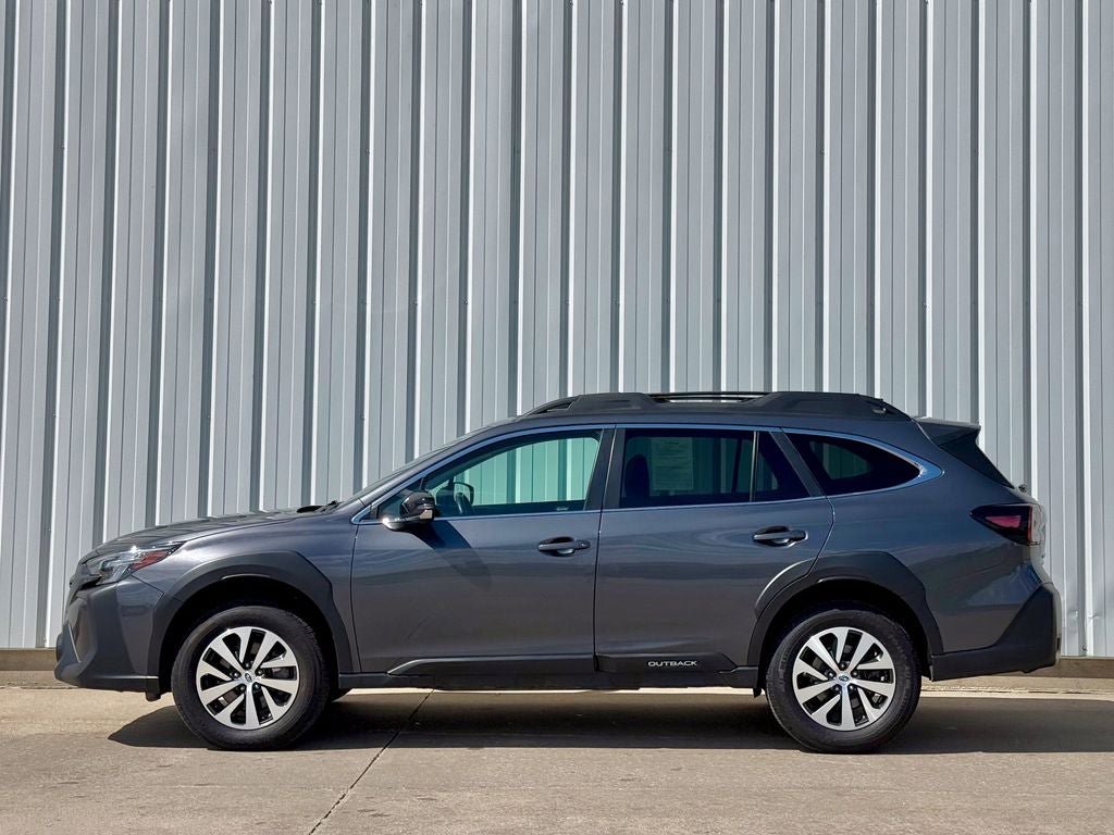 Used 2023 Subaru Outback Premium AWD/4WD image 3